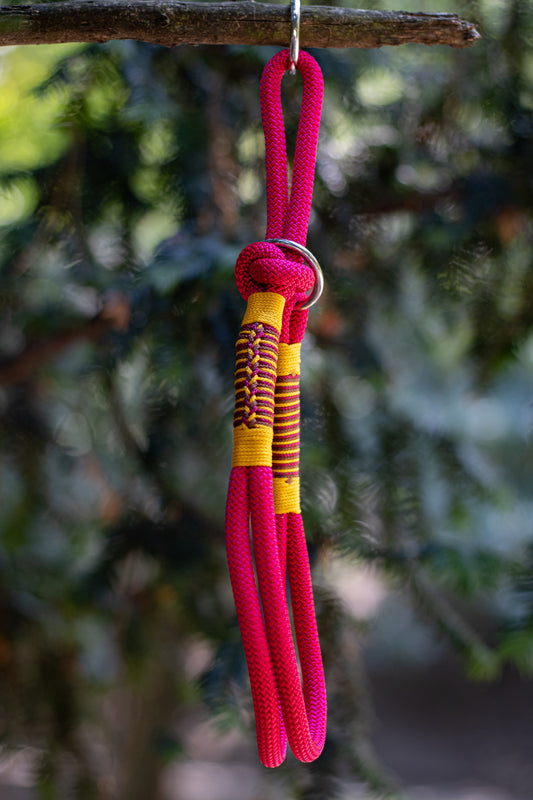 Červený lanový polostahovací obojek s žluto-červeným opletem pro střední a velké psy