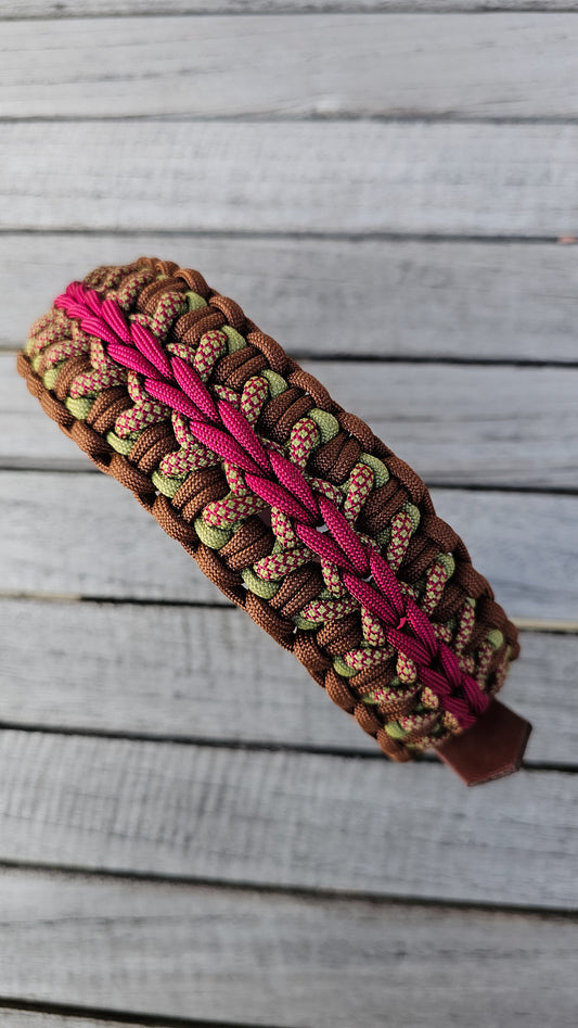 Hnědý paracordový obojek na míru pro velkého psa – ručně pletený obojek ideální pro gordonsetra a další lovecká plemena