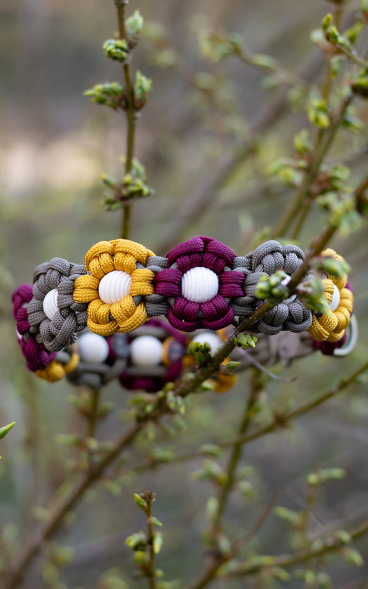 Paracordový ručně pletený květinový obojek s dřevěnými korálky v barvách podzimu