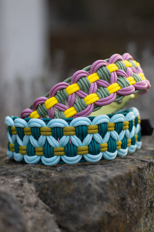 Paracordový obojek pro psa, obojek na míru, ručně pletený obojek pro střední i velké psy, elegantní obojek, praktický obojek, nastavitelný paracordový obojek, modrý paracordový obojek, jarní paracordový obojek