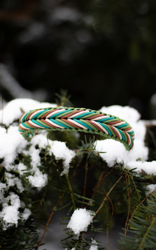 Paracordový obojek na míru ve vzoru 'Misty Mountain'