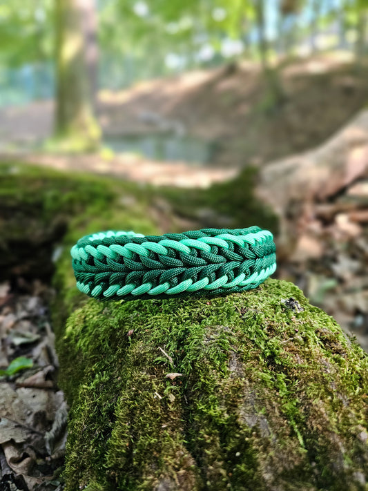 Paracordový obojek pro psa, obojek na míru, ručně pletený obojek pro střední i velké psy, elegantní obojek, praktický obojek, nastavitelný paracordový obojek, zelený paracordový obojek