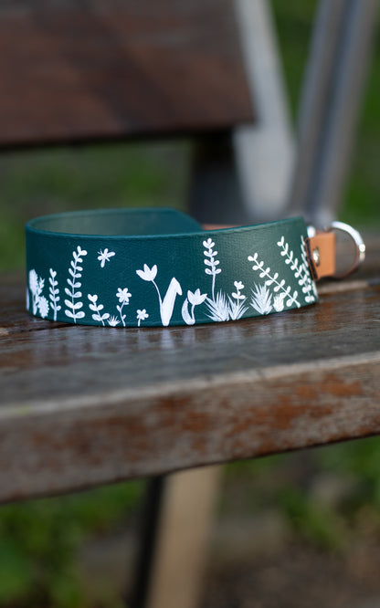 Ručně malovaný BioThane® obojek - 'White Meadow' 38mm