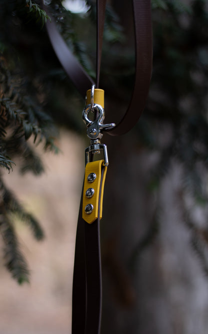 Hnědé BioThane přepínací voděodolné vodítko s posuvným kroužkem pro jednoduché prodloužení či zkrácení vodítka.