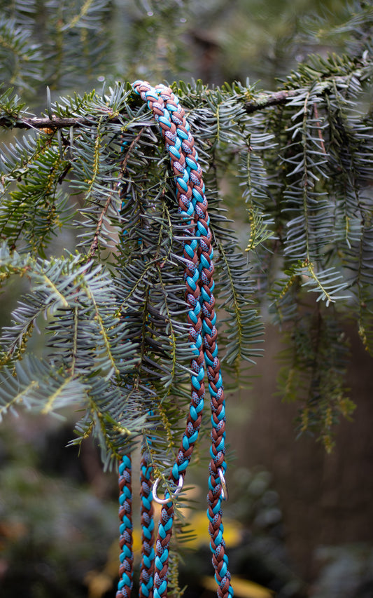 Přepínací ručně pletené paracordové vodítko pro psy v kombinaci tyrkysocé a hnědé vhodné pro velká i malá plemena psů.