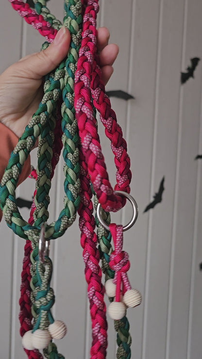 Klasické paracordové vodítko s ručkou ve vzoru 'Braids'