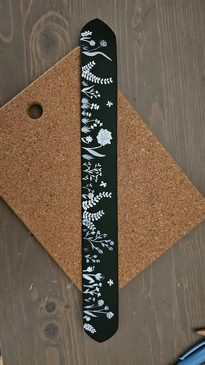 Ručně malovaný BioThane® obojek - 'White Meadow' 38mm