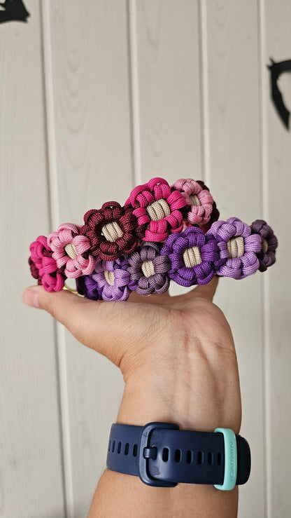 Nastavitelný paracordový obojek ve vzoru 'Flowers' s BioThane popruhem