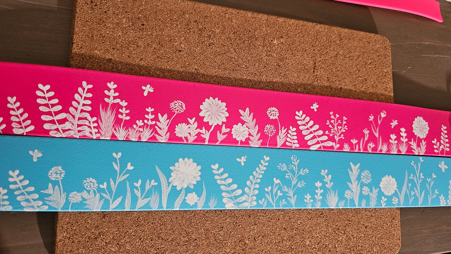 Ručně malovaný BioThane® obojek - 'White Meadow' 38mm