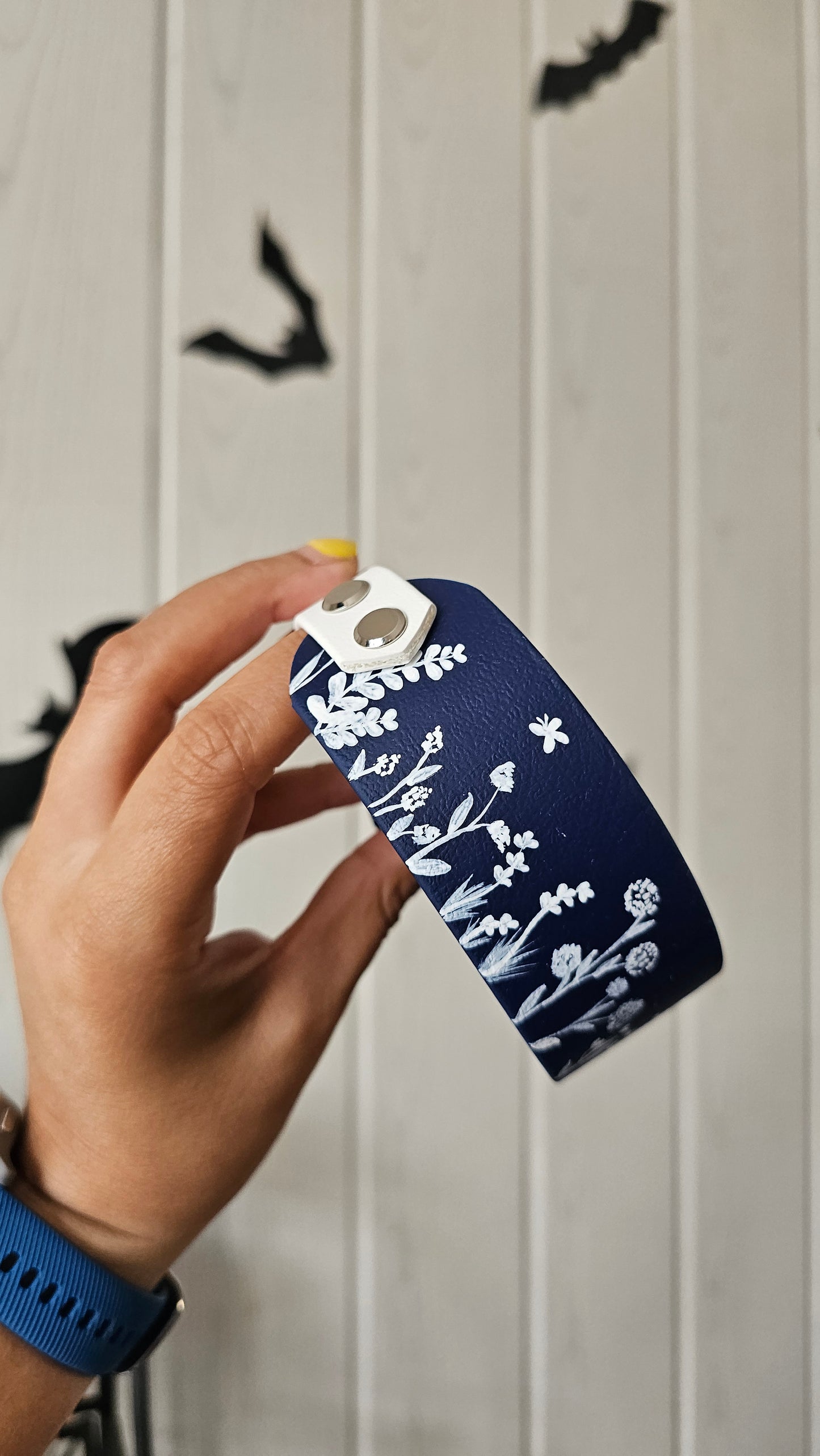 Ručně malovaný BioThane® obojek - 'White Meadow' 38mm