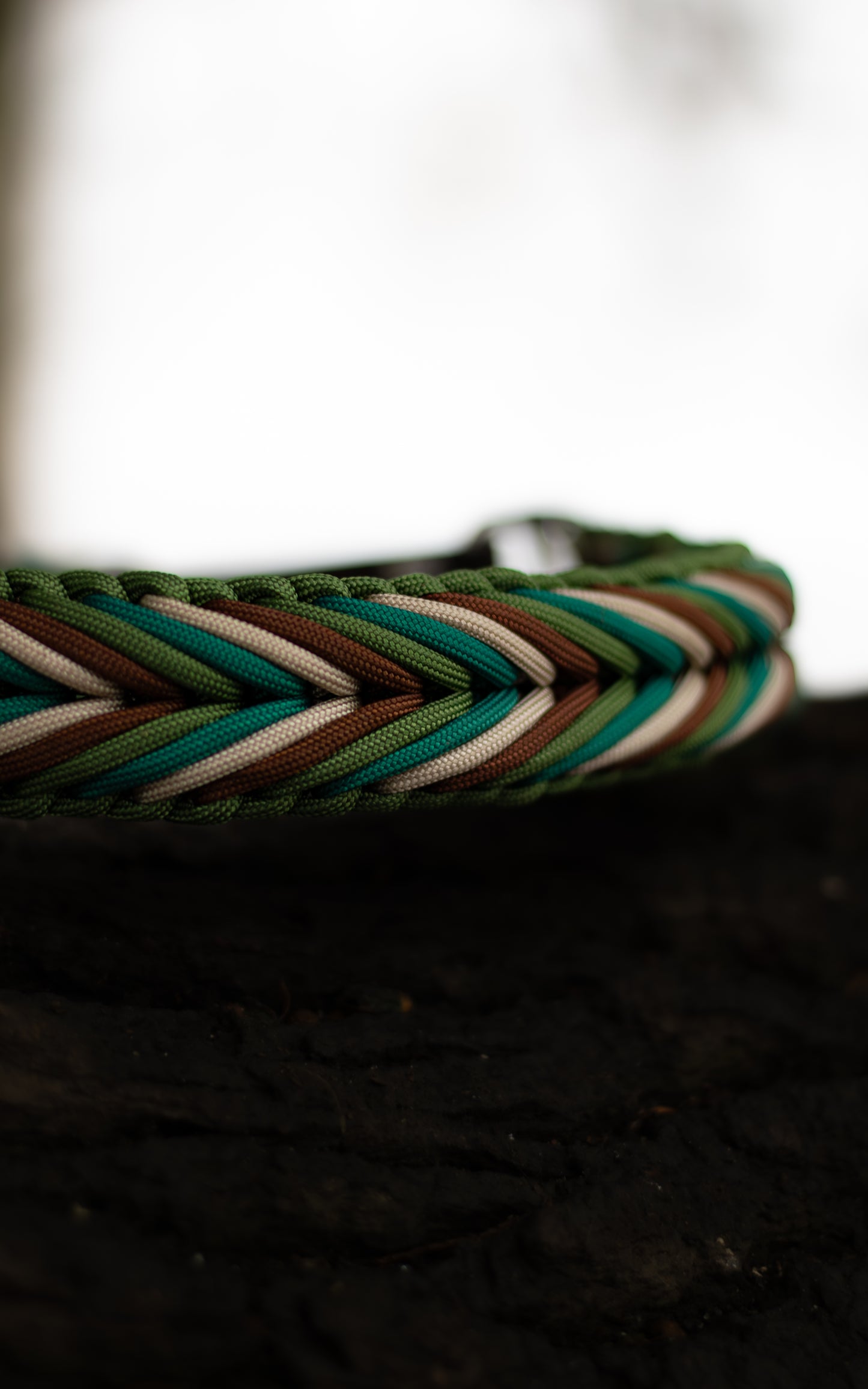 Paracordový obojek na míru ve vzoru 'Misty Mountain'