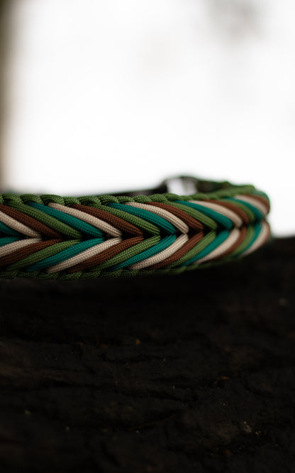 Paracordový obojek na míru ve vzoru 'Misty Mountain'