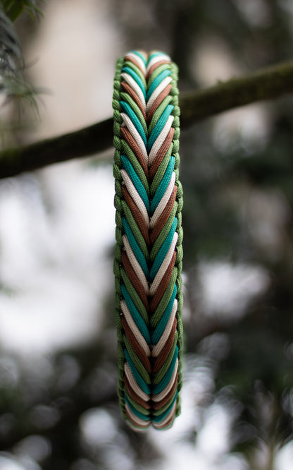 Paracordový obojek na míru ve vzoru 'Misty Mountain'