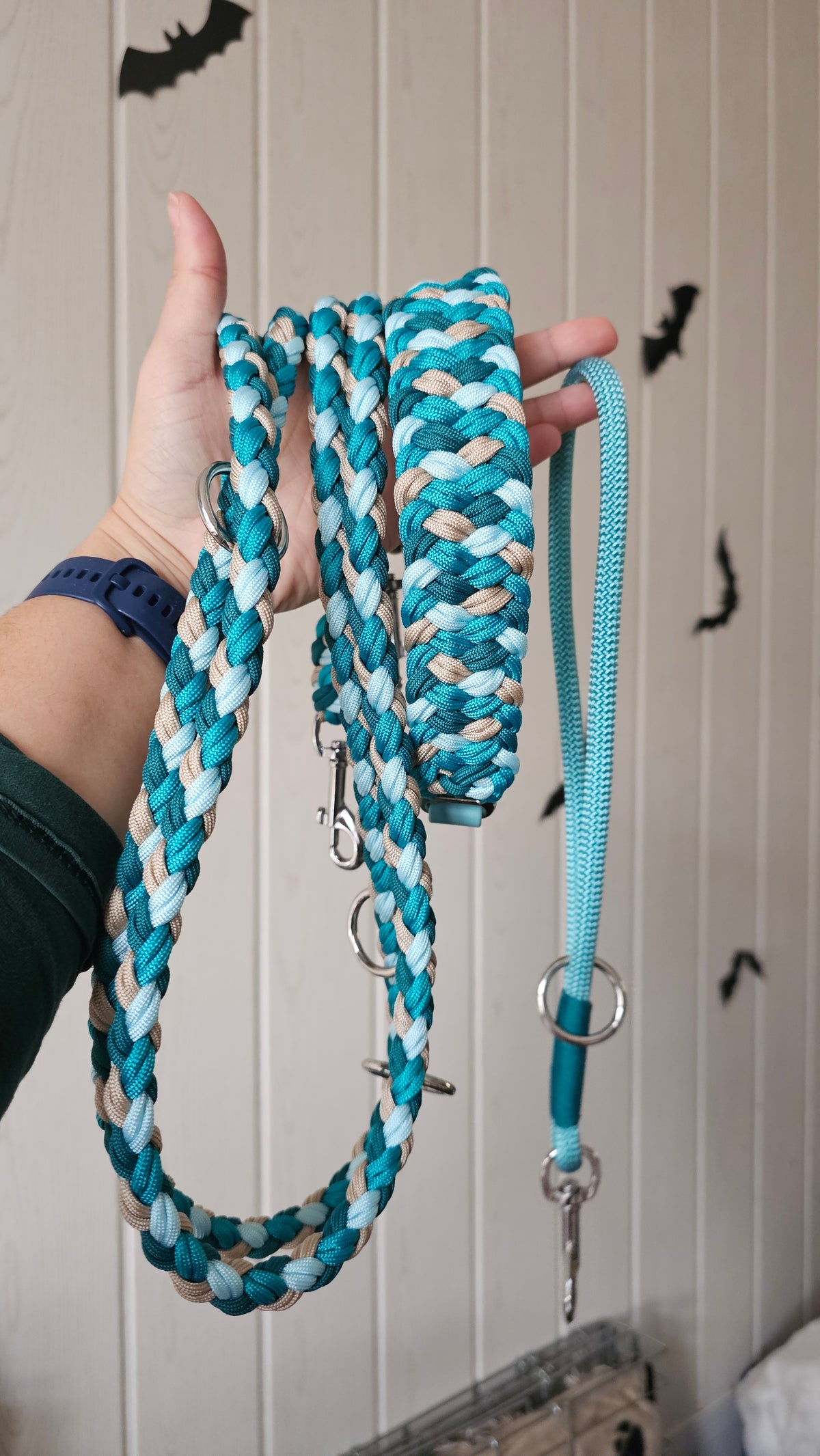 Přepínací paracordové vodítko ve vzoru 'Braids'