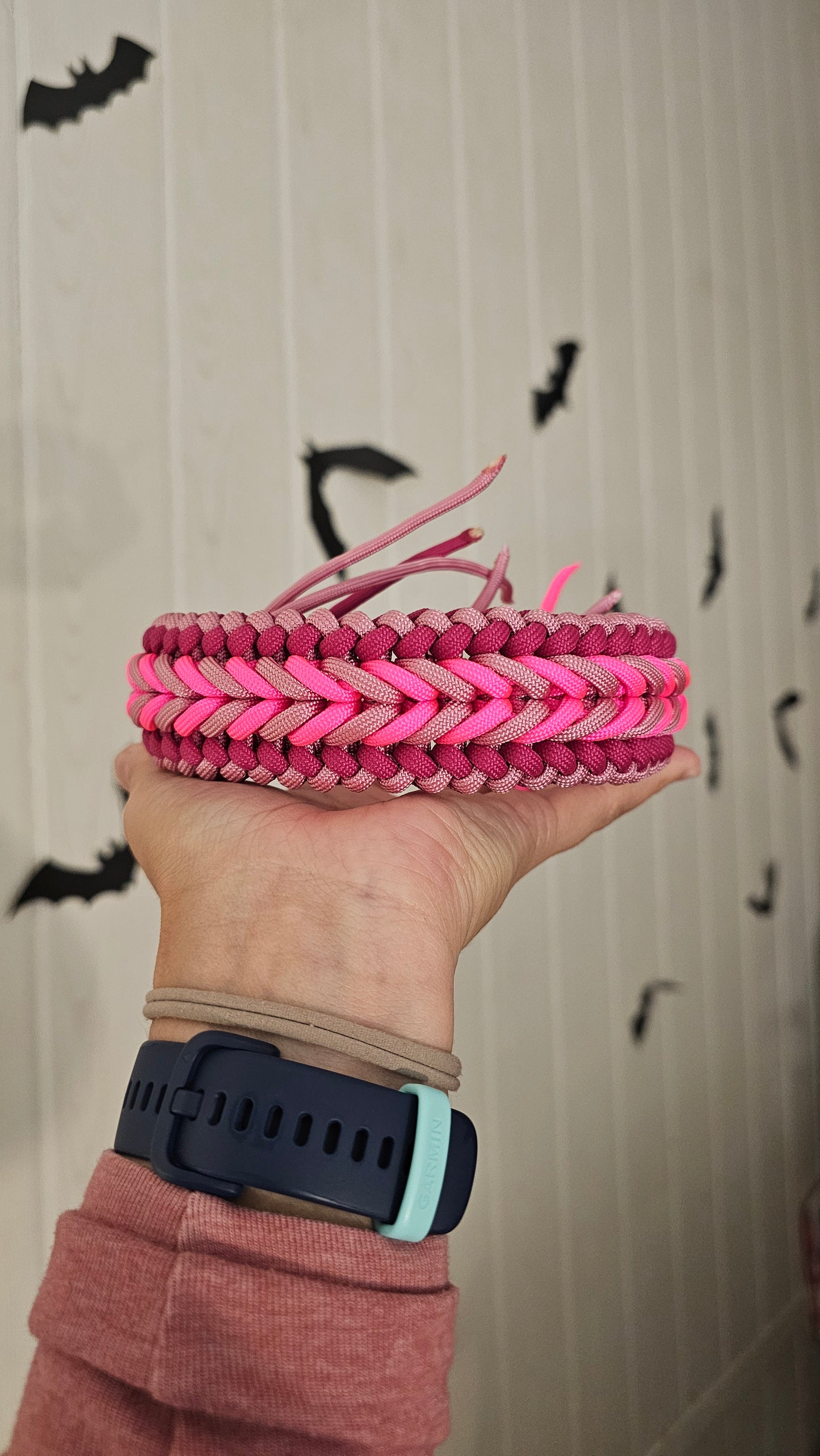 Nastavitelný paracordový obojek na míru s BioThane popruhem ve vzoru 'Vector'