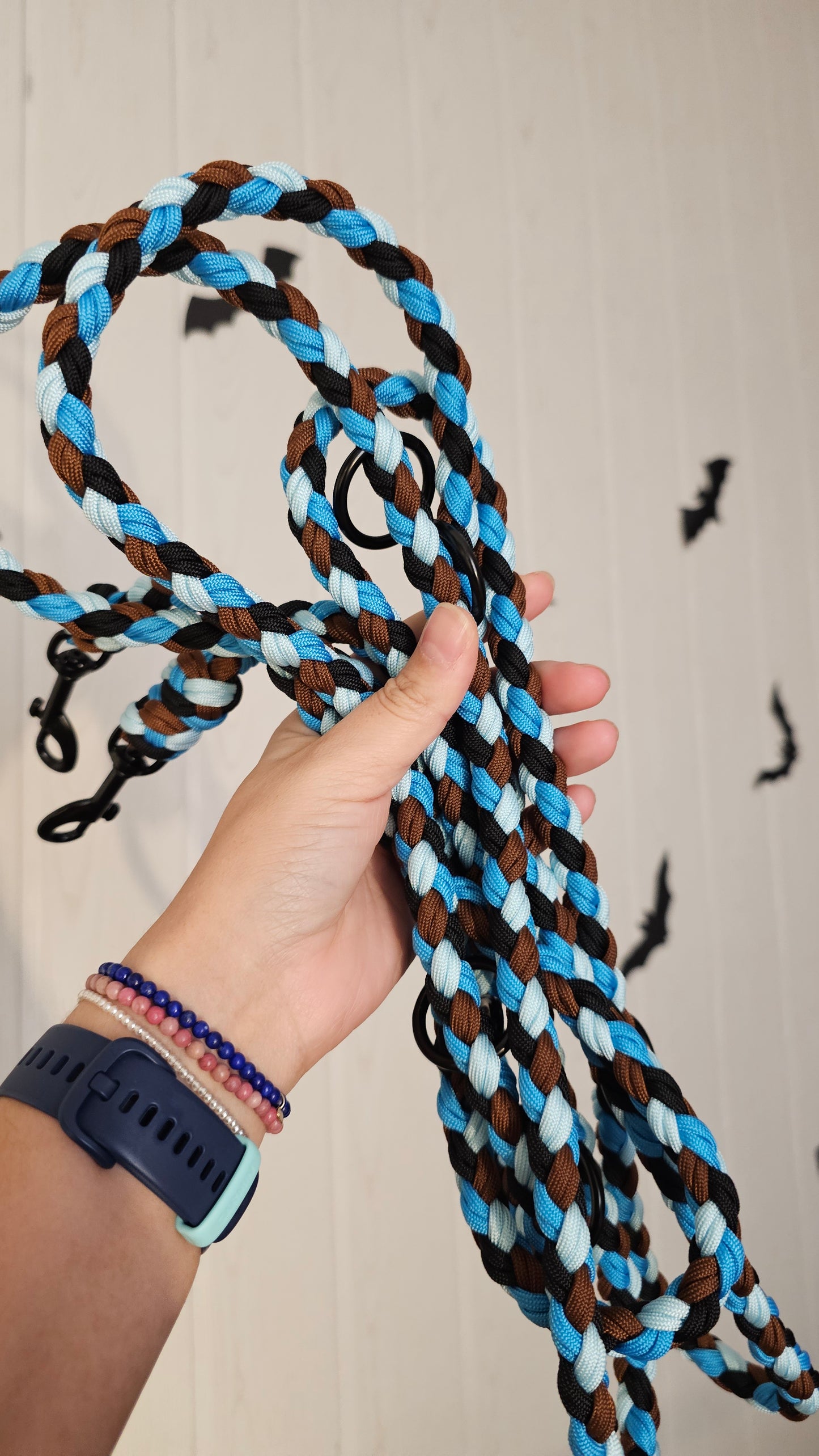 Přepínací paracordové vodítko ve vzoru 'Braids'