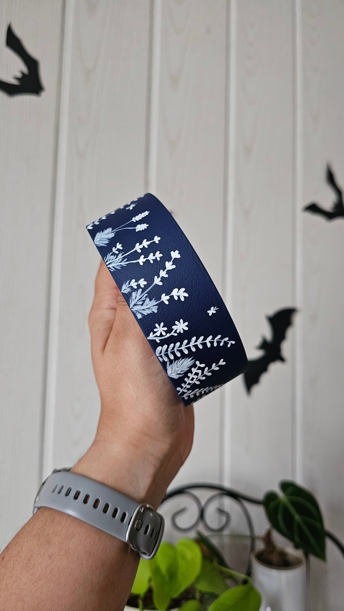 Ručně malovaný BioThane® obojek - 'White Meadow' 38mm