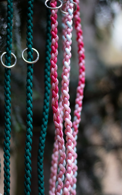 Pastelově růžové duhové přepínací paracordové vodítko pro malé pejsky.